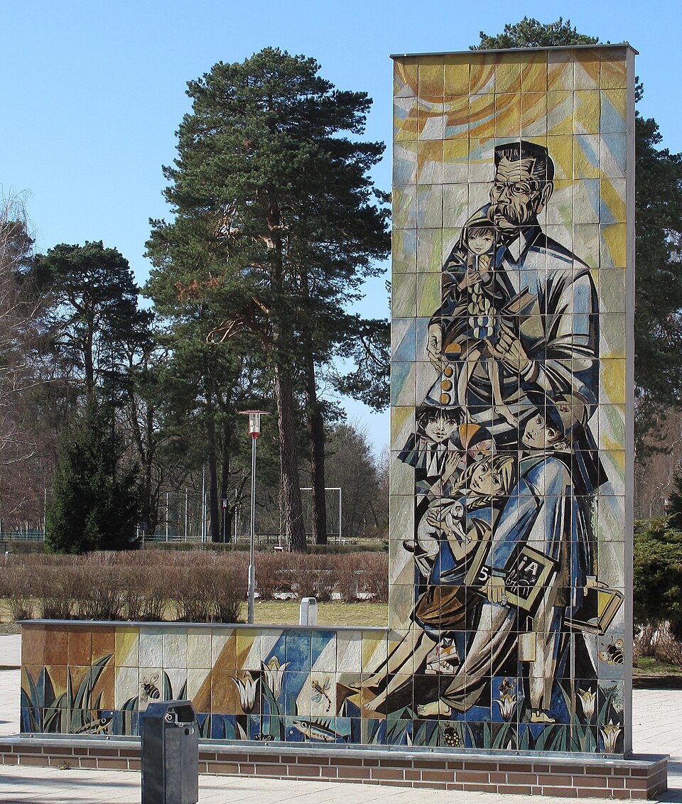 Maxim-Gorki-Stele Bad Saarow 01