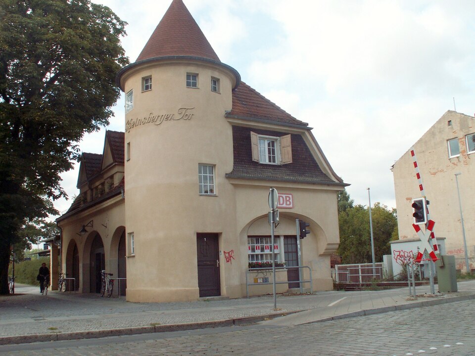 Neuruppin Bahnhof Rheinsberger Tor 01