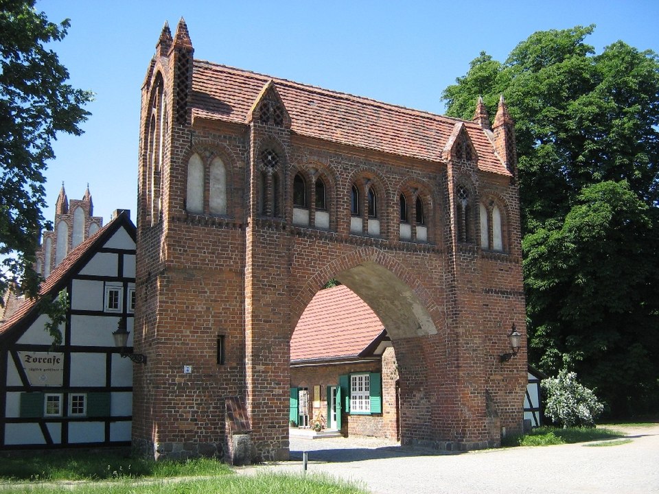 Neubrandenburg: NB-Friedlaender-Tor-11-IV-2007