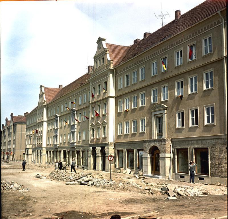 Bundesarchiv DH 2 Bild-A-02215, Neubrandenburg, Zentrum