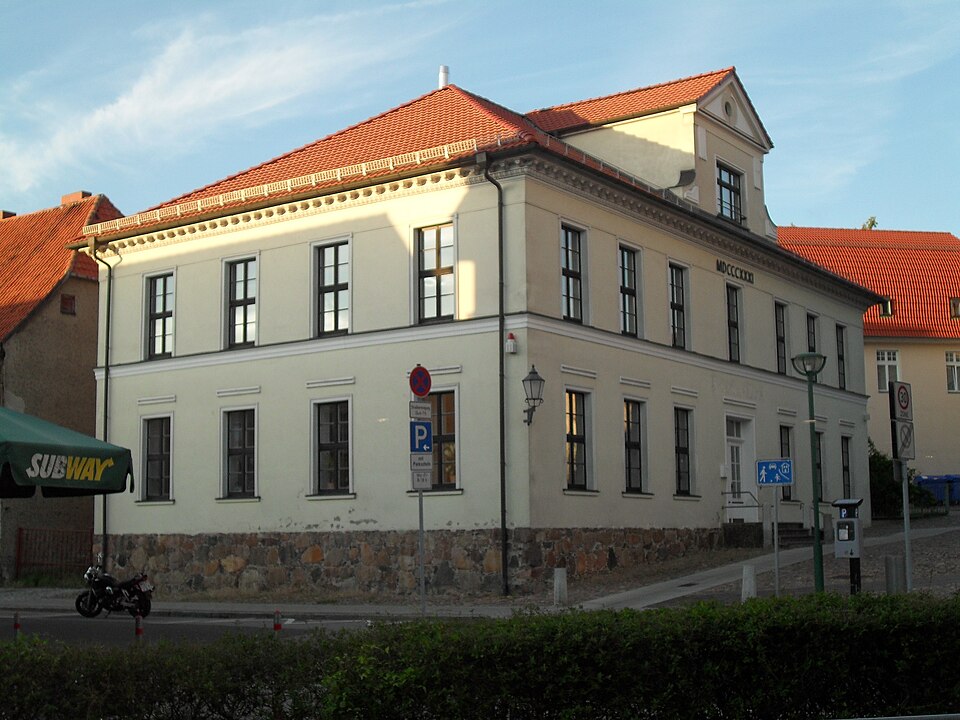 Neustrelitz: Mädchenschule
