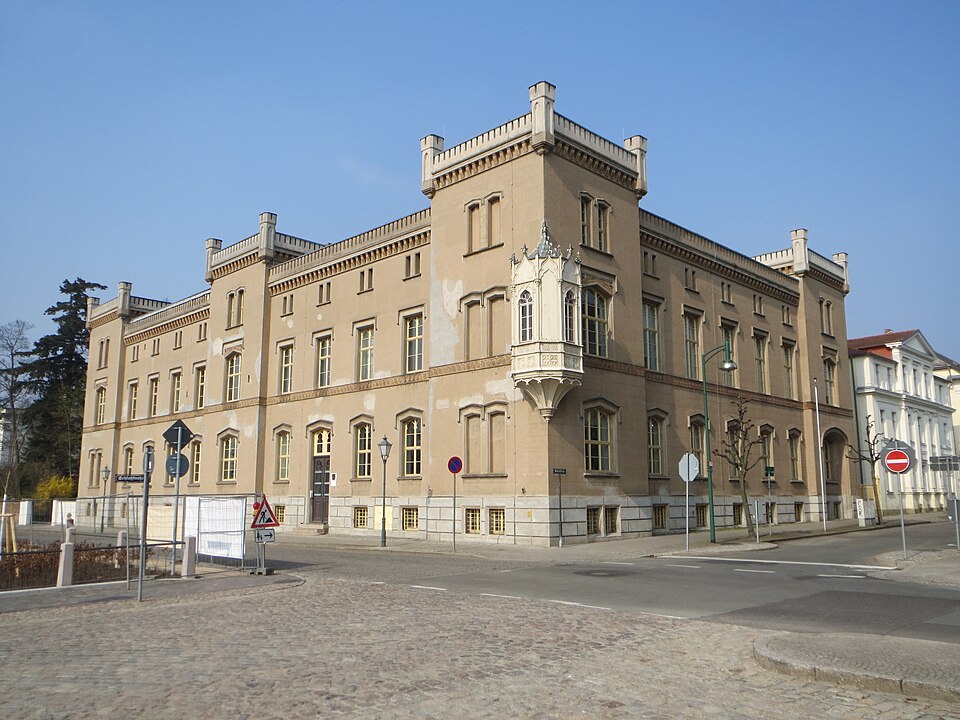 Neustrelitz: Carolinenpalais 3