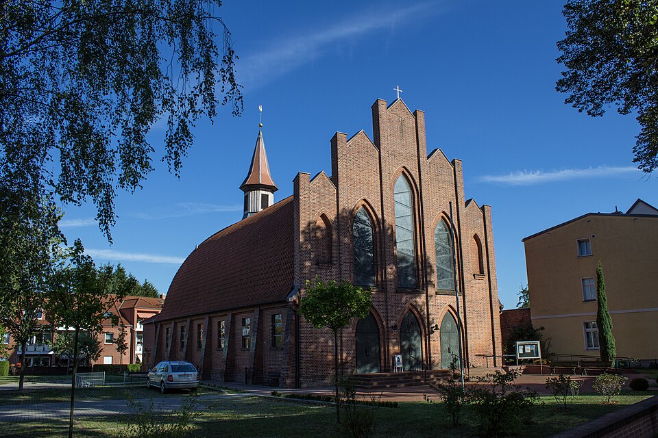 Waren (Müritz): Katholische Kirche Zum Heiligen Kreuz