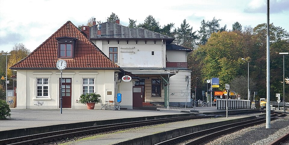 Bahnhof Bad Doberan der nostalgischen Dampfeisenbahn Molli zwischen Kühlungsborn und Bad Doberan - panoramio
