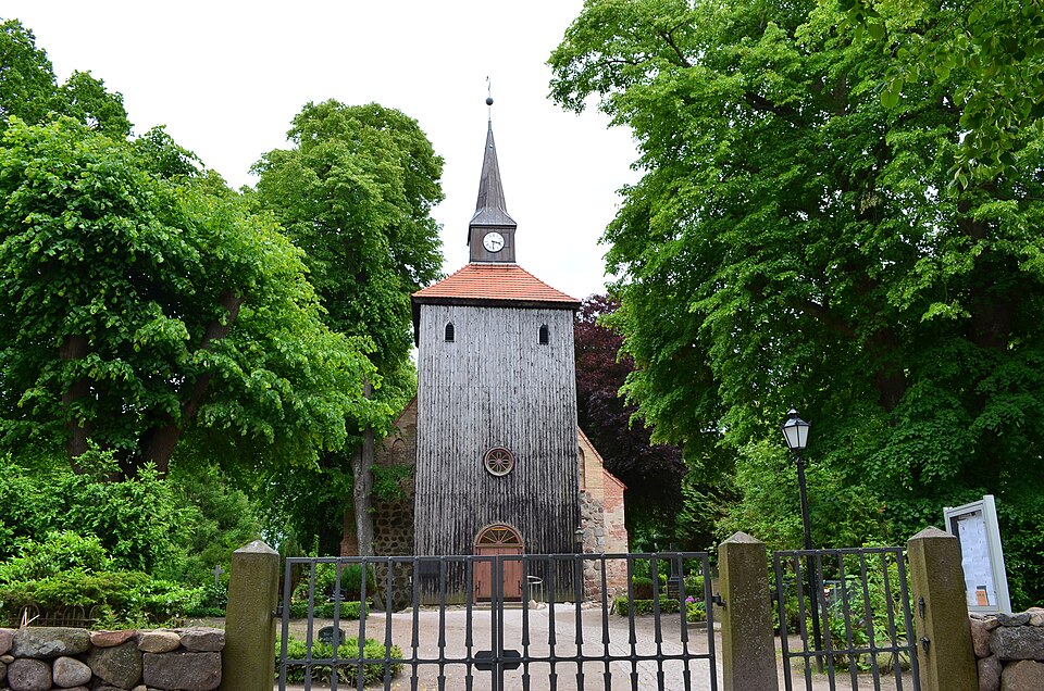 Kühlungsborn, Schlossstraße, ev. Johanniskirche, Kirchturm außen