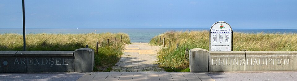 Kühlungsborn, Strandpromenade, ehemalige Grenze der Orte Arendsee und Brunshaupten 9