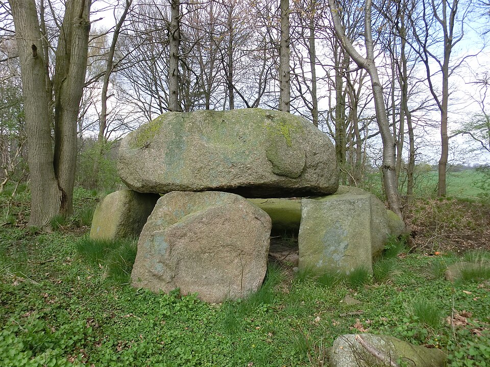Putbus: Dolmen Lonvitz