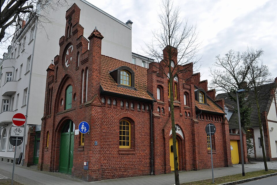 Stralsund, Seestraße 7, Ecke Johannischorstraße (2012-03-04) 1, by Klugschnacker in Wikipedia
