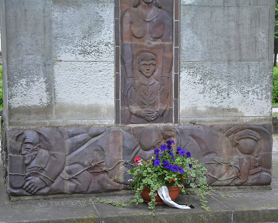 Ludwigslust: Gedenkstein-01-lwl
