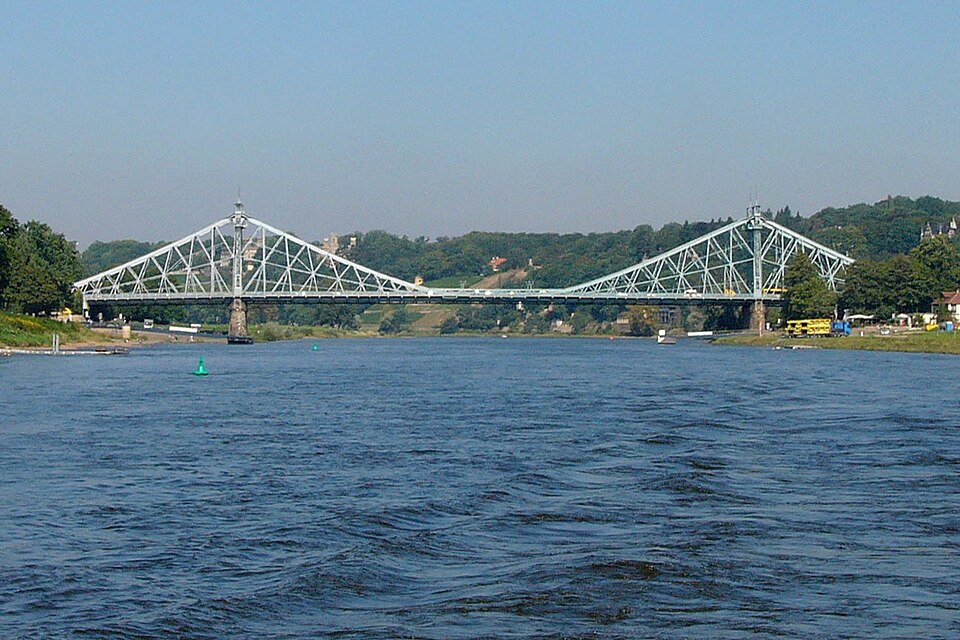 Dresden: Blaues Wunder