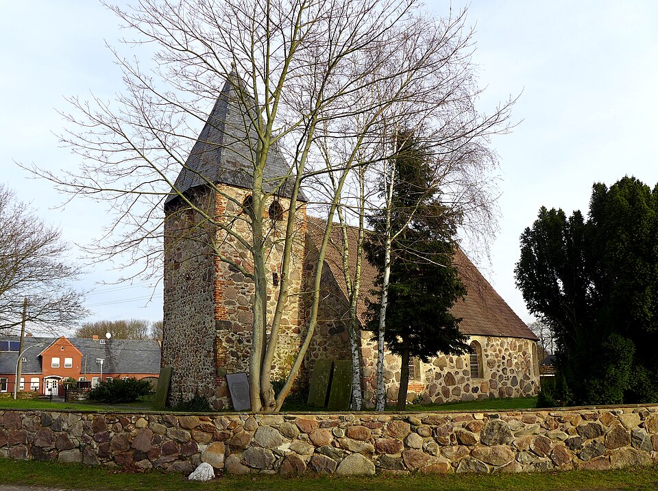 Salzwedel: Cheine - namenlose Kirche