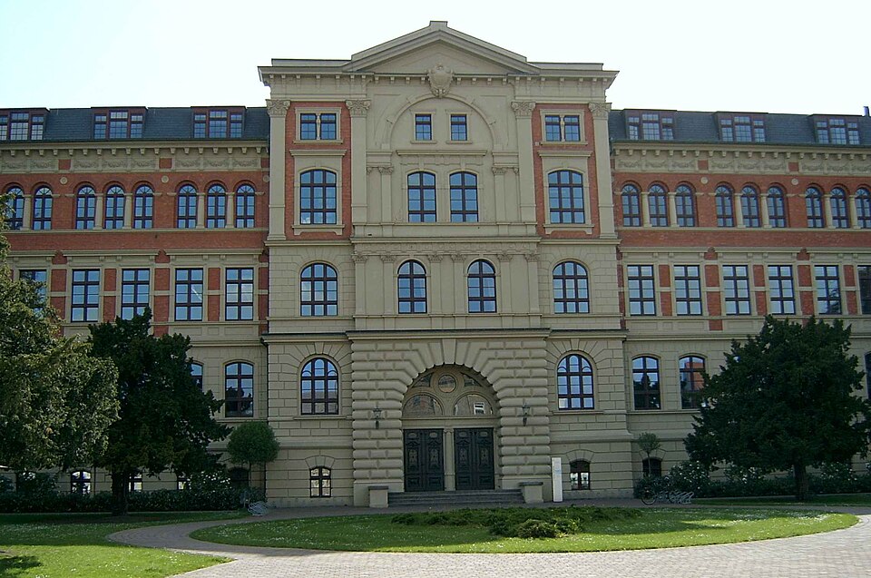 Köthen (Anhalt): 2005-05-05 - Hauptgebäude FH Anhalt-Köthen