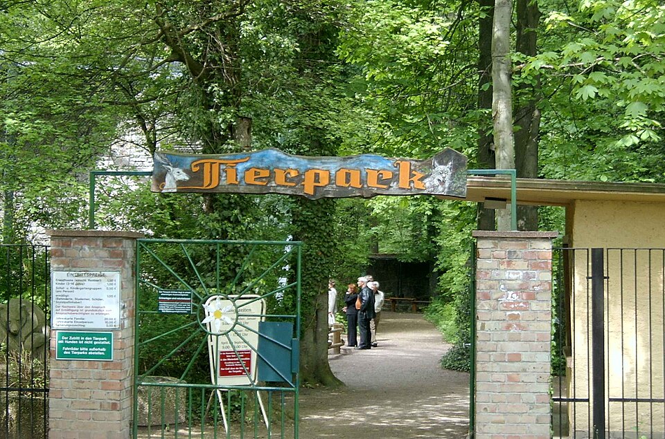 Köthen (Anhalt): 2005-05-05 Tierpark Köthen Eingang