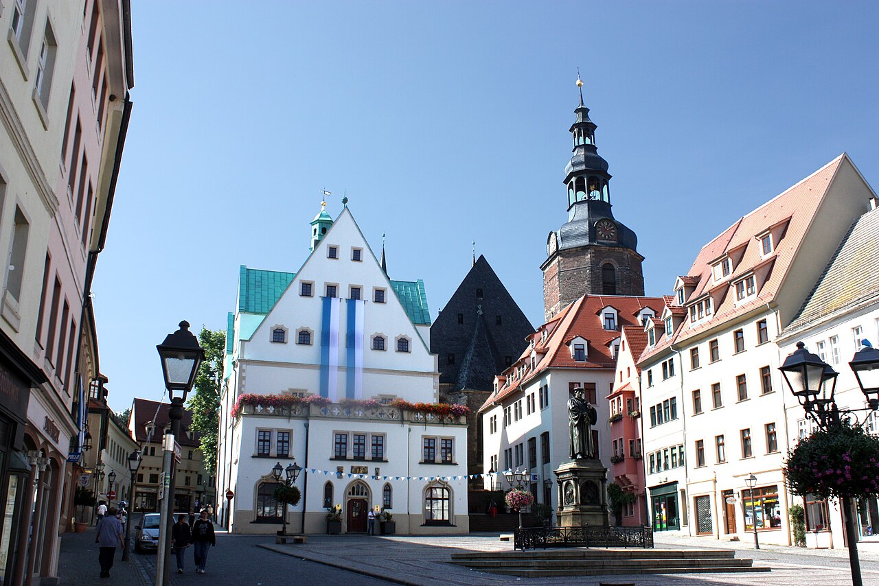 Lutherstadt Eisleben: Lutherstadt Eisleben, town square with the town hall, the Luther memorial and the St.Andreas church