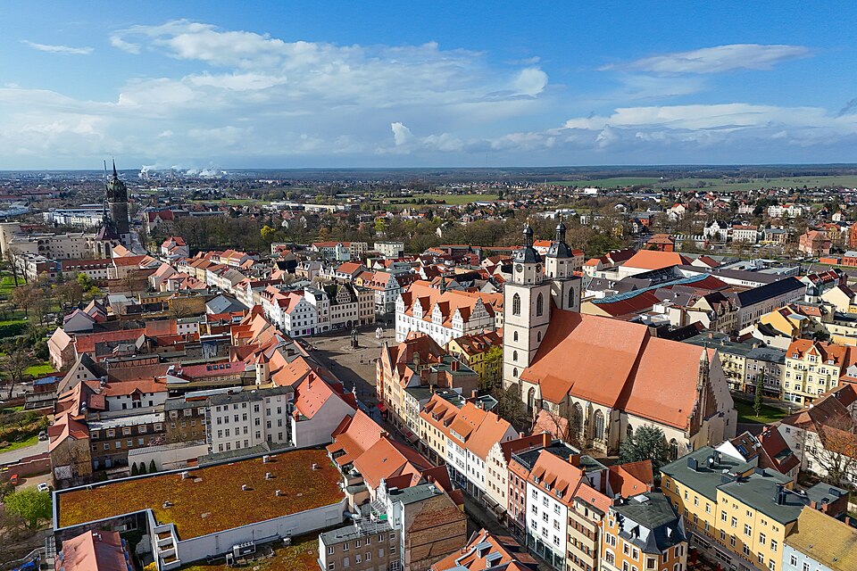 Lutherstadt Wittenberg: Stadtkirche Marktplatz Schlosskirche Wittenberg Luftbild