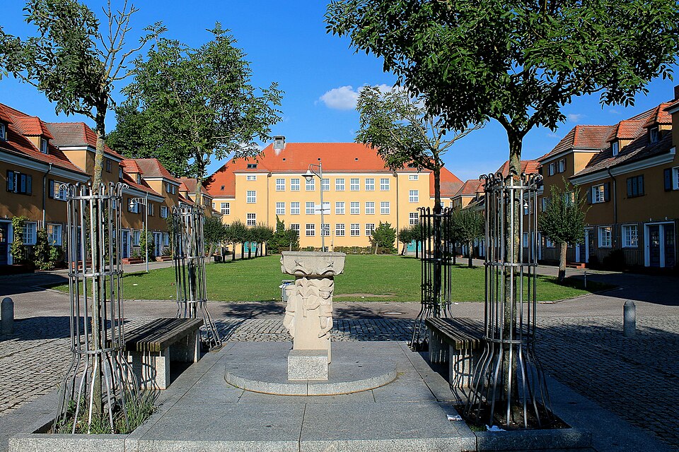 Lutherstadt Wittenberg: Piesteritz, Der Schillerplatz in der Gartenstadtsiedlung